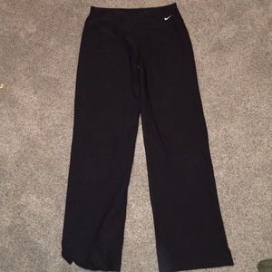 Black nike yoga pants